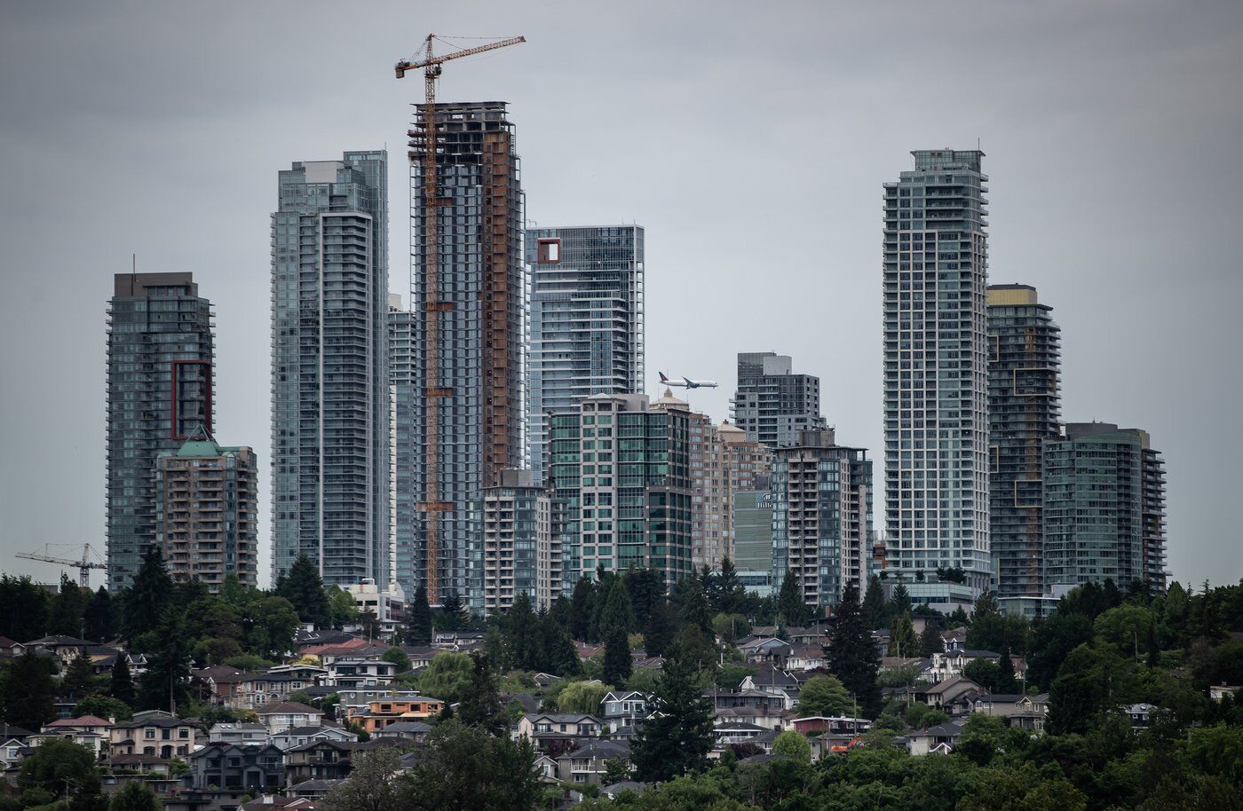 Toxic gas leak injures four workers, 80 evacuated, in Burnaby, B.C.
